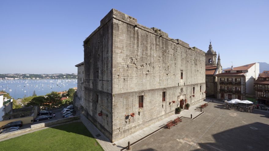 De fortaleza defensiva a parador histórico: la transformación del Castillo de Hondarribia
