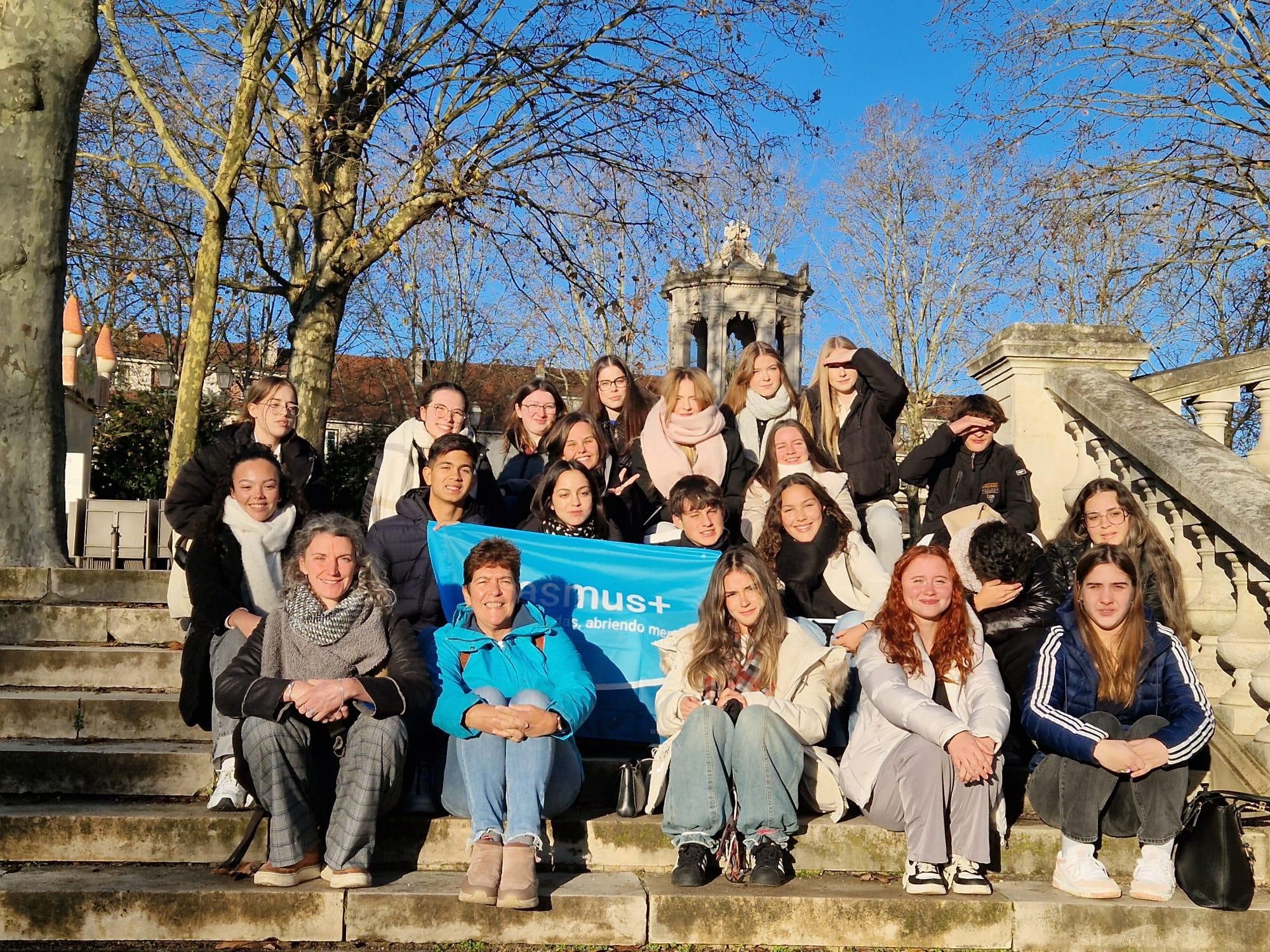 Diez alumnos y alumnas del IES Luis Cobiella Cuevas han pasado una semana en Avallon.