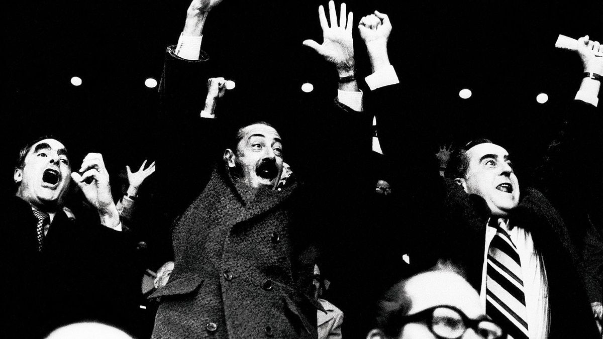 Jorge Rafael Videla y Eduardo Massera festejan el gol que clasificó a la sección argentina campeona del mundial 1978.