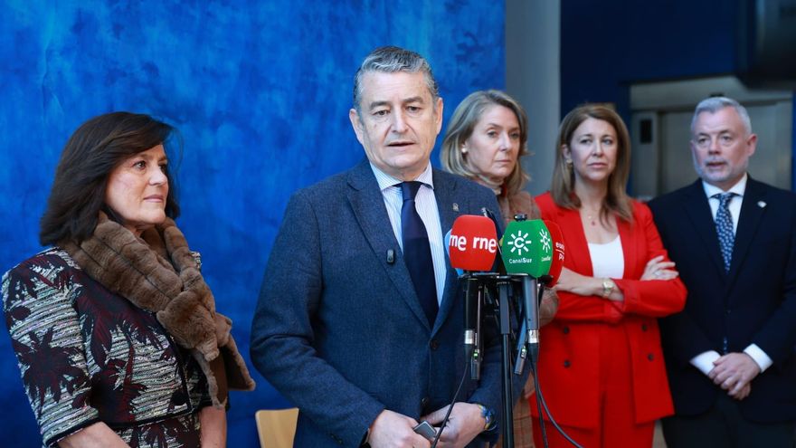 El consejero de Sanidad, Presidencia y Emergencias de la Junta de Andalucía, Antonio Sanz, en la presentación del Plan de Acción de Defensa de las Personas Consumidoras y Usuarias de Andalucía 2026/2028.