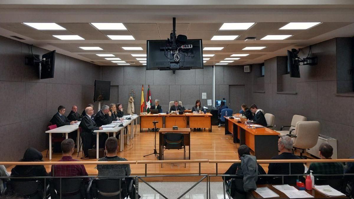 Ocho acusados aceptan una condena por "sabotear" un mitin de Vox en Bilbao y un noveno se enfrenta a un juicio