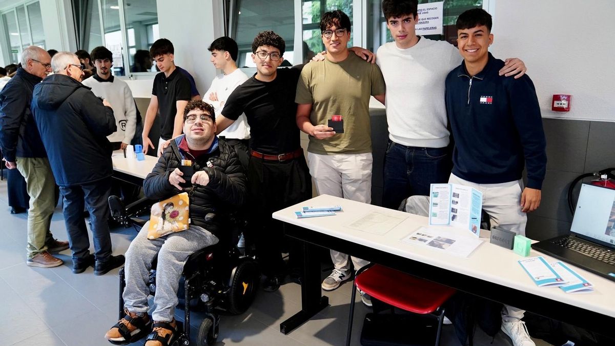 De abrir un bote de legumbres a usar el datáfono: estudiantes de ingeniería en la UR rompen las barreras de la discapacidad