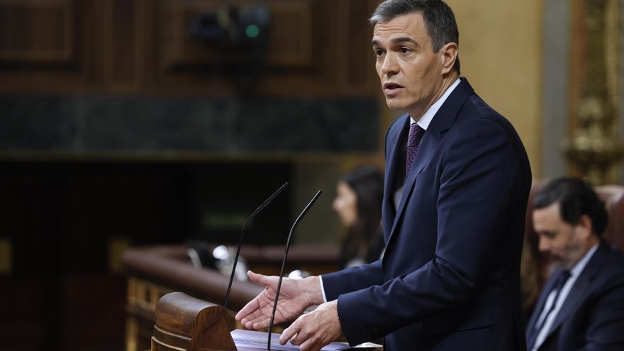 El presidente del Gobierno, Pedro Sánchez, comparece a petición propia ante el pleno del Congreso para dar cuenta del último consejo extraordinario europeo y a petición del PP para explicar las actividades de su mujer, Begoña Gómez, por posible conflicto de intereses. EFE/ Chema Moya