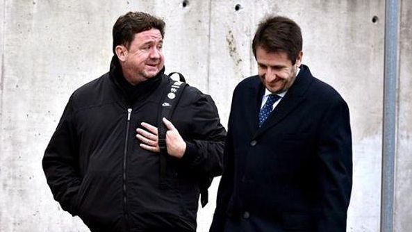 El exconcejal del PP en Majadahonda que destapó la Gürtel, José Luis Peñas, junto a su abogado