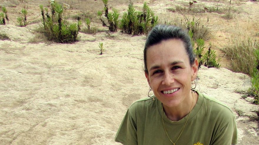 Almudena García-Rubio, antropóloga: "Tocar huesos en una fosa no dice nada, pero los objetos hablan de la persona"