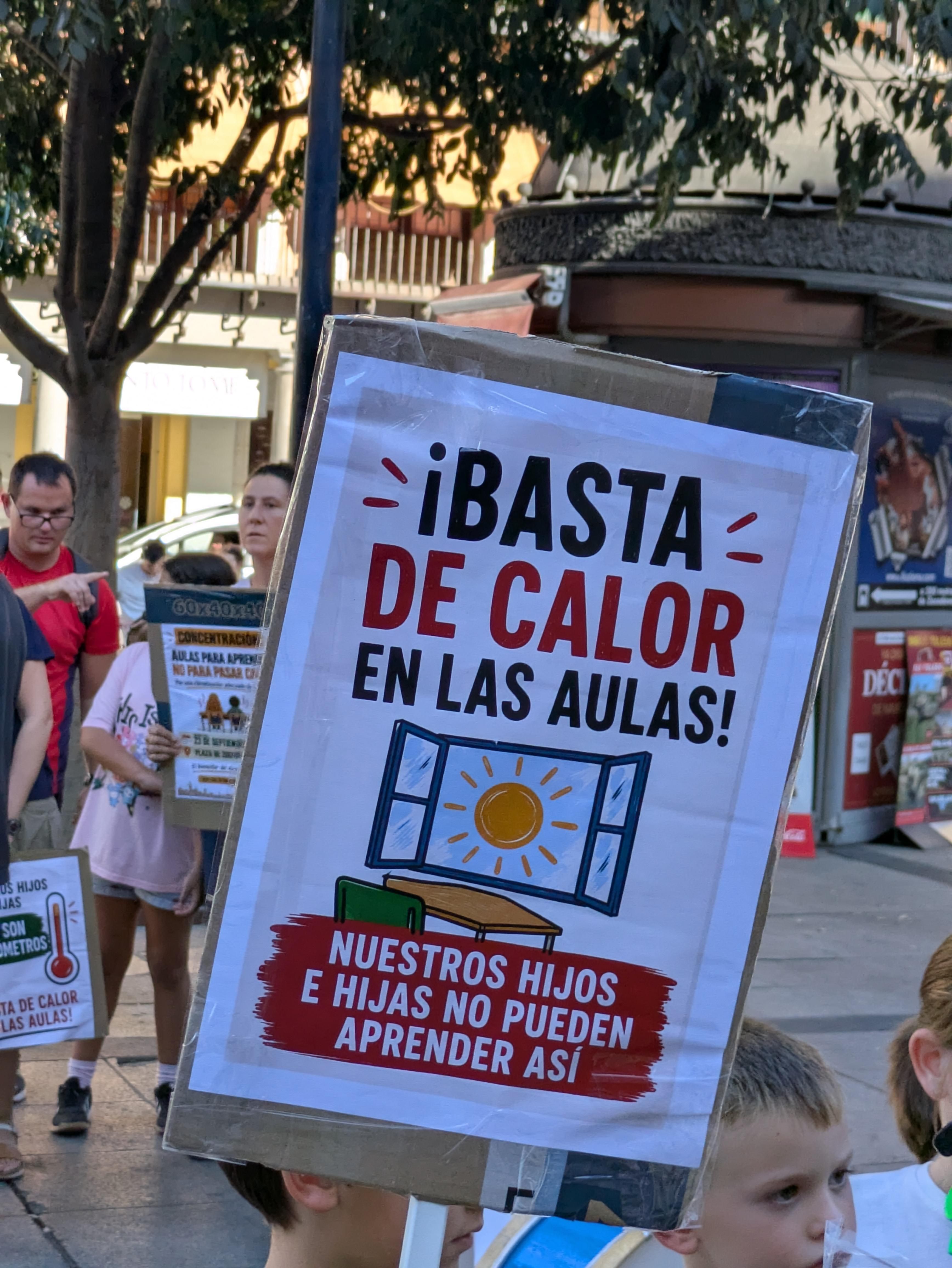 "Basta de calor en las aulas"