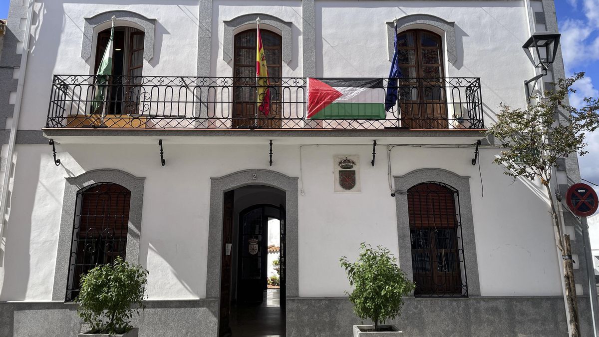 Ayuntamiento de Cardeña coloca la bandera de Palestina