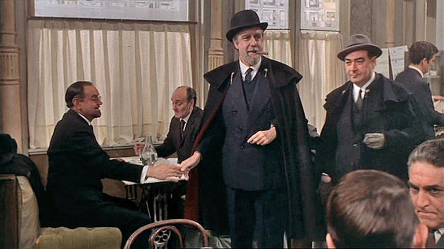 Fotograma de Tristana. Interior que Buñuel hizo construir idéntico en los estudios Verona porque no conseguía rodar bien dentro.