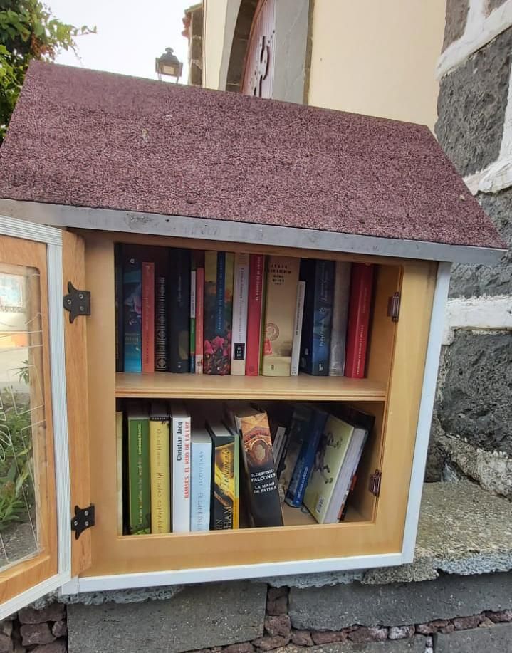 Casita de libros instalada en Santa Brígida.