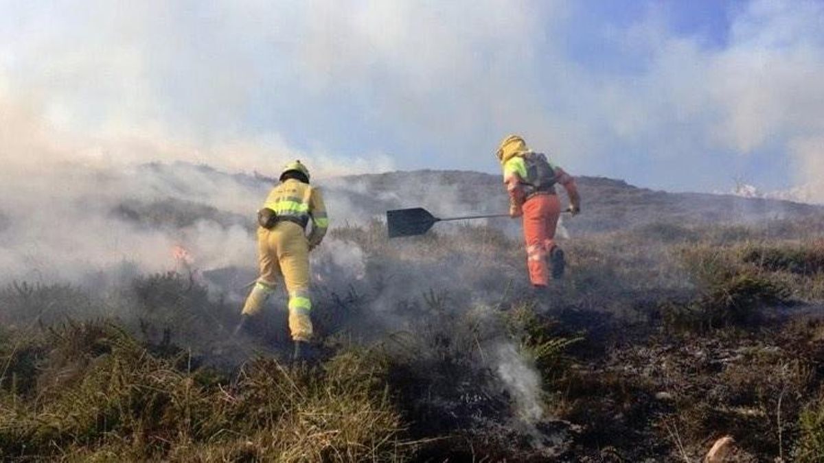 Activo en Riotuerto uno de los cuatro incendios provocados en Cantabria