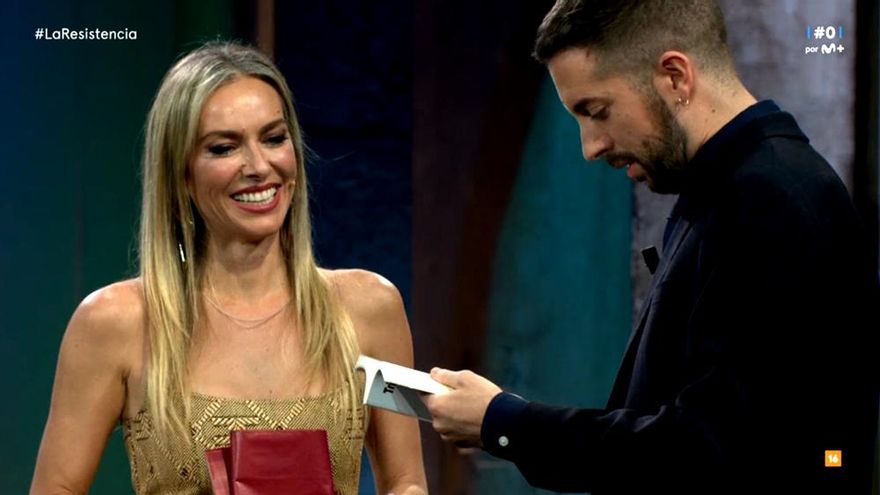 Kira Miró descoloca a Broncano con un regalo para aprender sobre poliamor: "Es como ir a Hacienda"