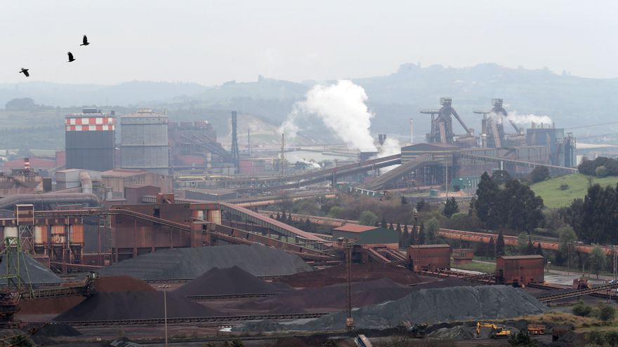 La gran industria aplaude el tope al gas pero pide que se fuerce a las eléctricas a subastar energía barata