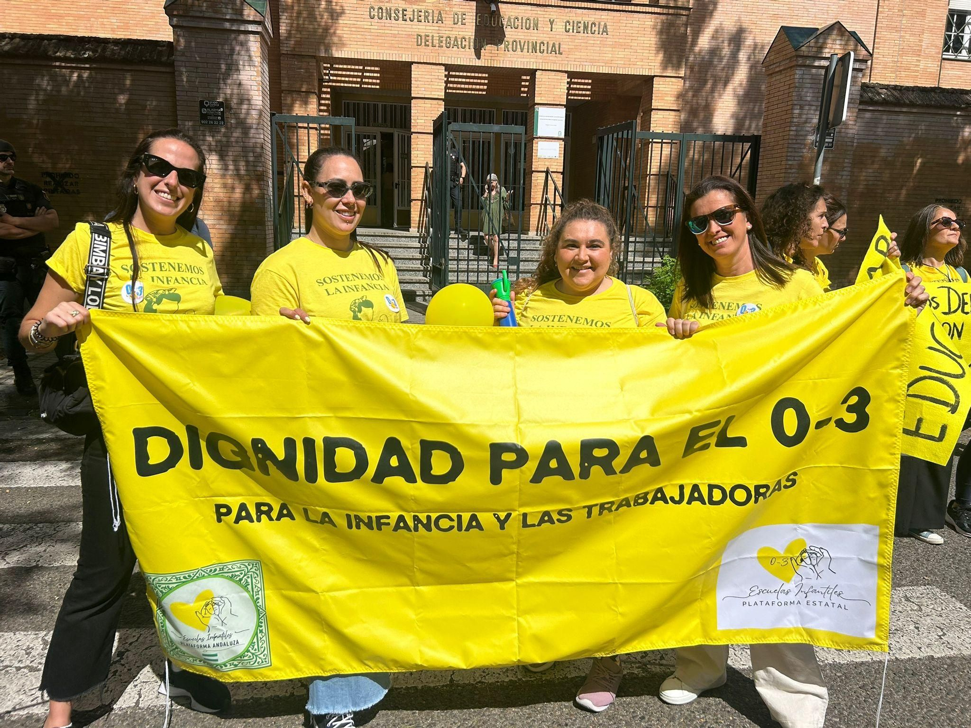 Por la mañana se han concentrado frente a las delegaciones territoriales de Educación y por la tarde lo harán en otros puntos de la ciudad