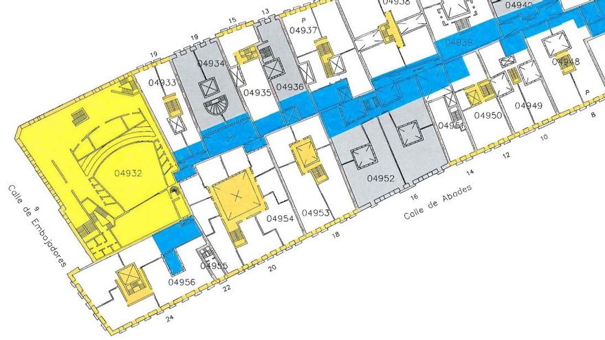 En esta imagen del visor urbanístico de Madrid se puede apreciar, en la parte inferior izquierda, el reducido tamaño de Abades 22