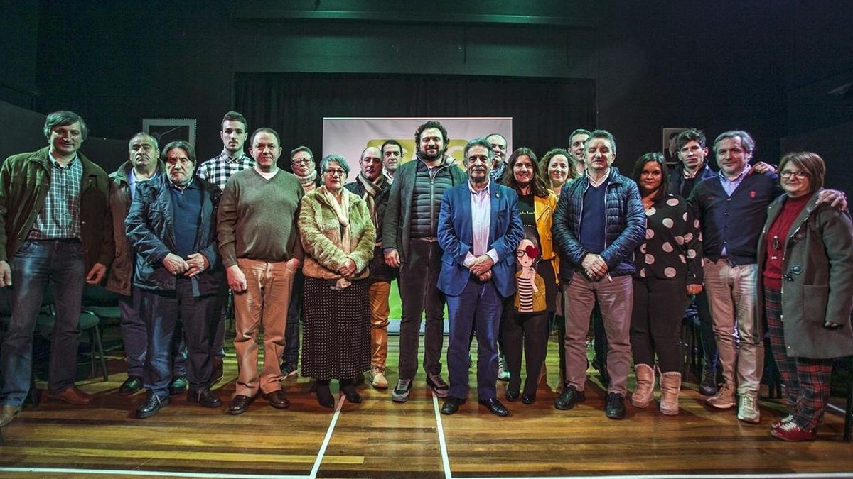 Revilla reivindica en Castro el tren con Bilbao, "la obra más importante para Cantabria"