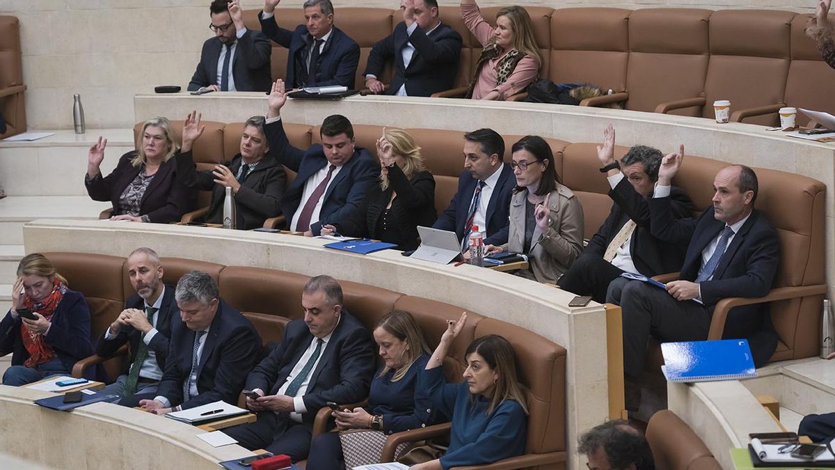 La oposición carga contra el modelo urbanístico del PP en Cantabria: "Especulación, turismo masivo y ladrillo sobre suelo fértil"