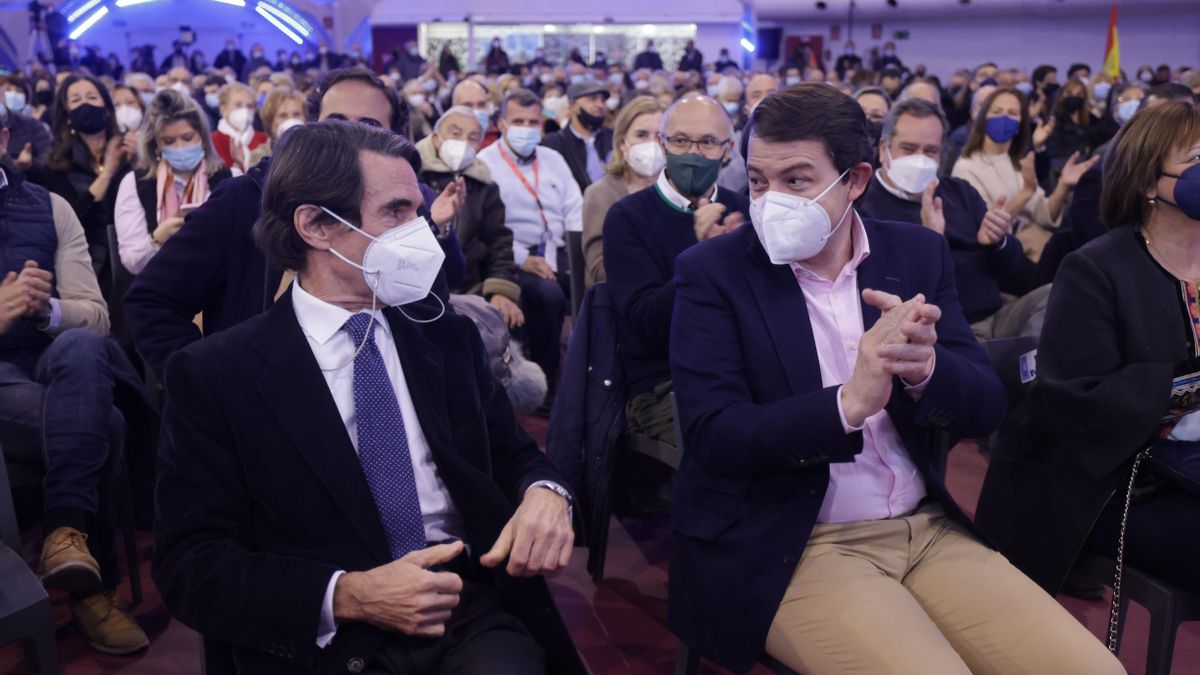 Aznar mete un viaje a Casado porque sólo Aznar es Aznar