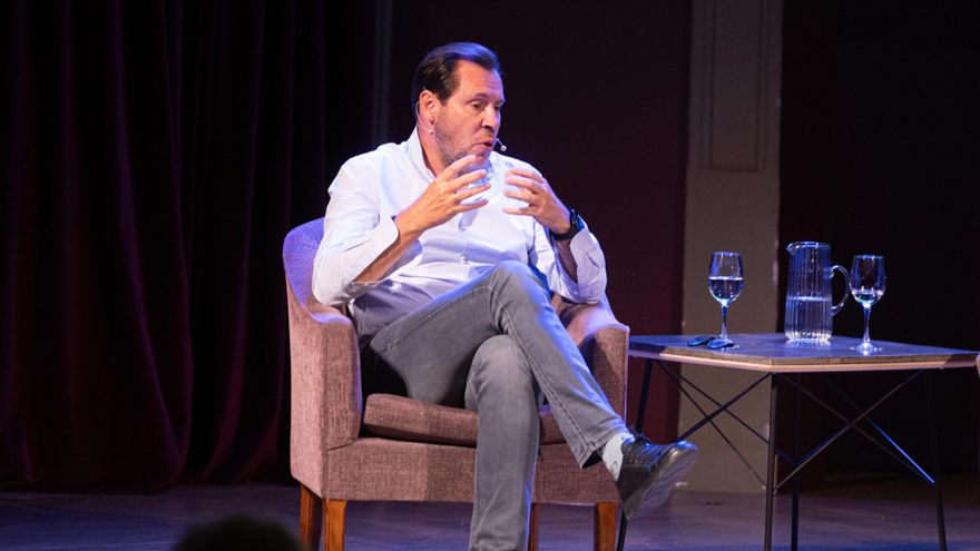 El ministro de Transportes y Movilidad Sostenible, Óscar Puente, durante el encuentro bajo el título ‘Frenar a la extrema derecha’, en el Ateneo de Madrid, a 21 de mayo de 2026, en Madrid (España). El encuentro, organizado por la asociación FACUA, reúne a