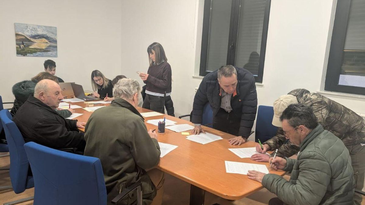 Más de 300 alegaciones y una concentración vecinal contra una planta de biometano en Castellanos de Villiquera, en Salamanca