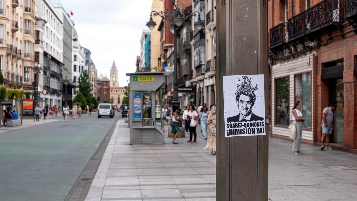 Aparecen carteles en la provincia de León que piden la dimisión de Quiñones y del Director General de Política Forestal