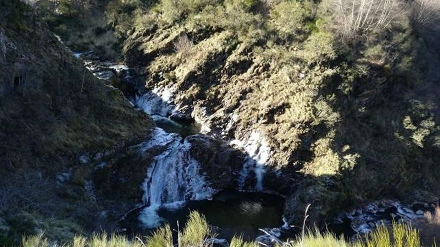 Cascada de los Fumos. Murias de Paredes.