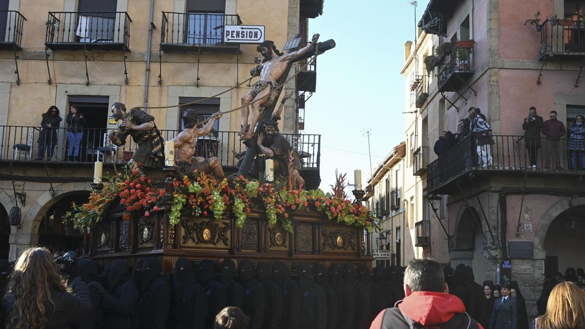 Procesión de Los Pasos de Viernes Santo, en León.