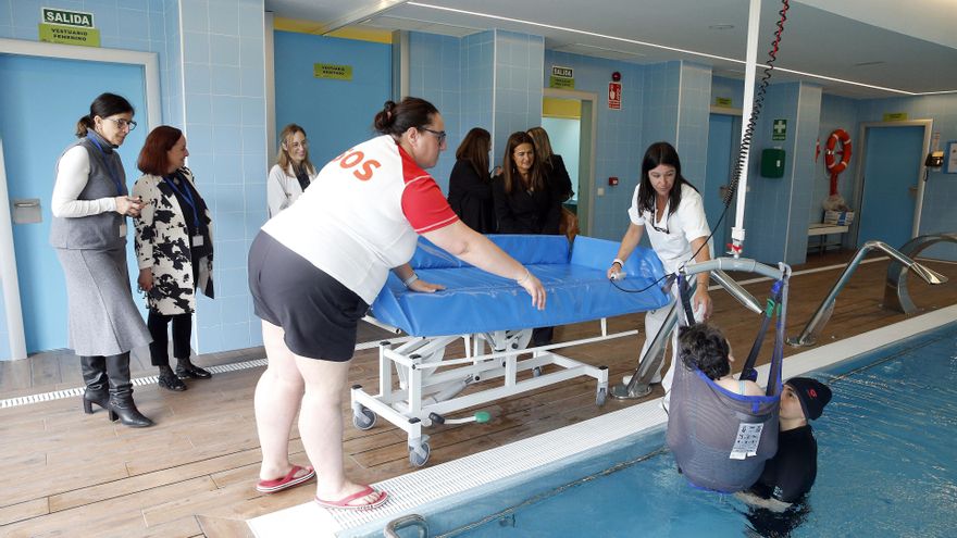 La consejera de Inclusión Social, Juventud, Familias e Igualdad, Begoña Gómez del Río, visita el CAD de Sierrallana.