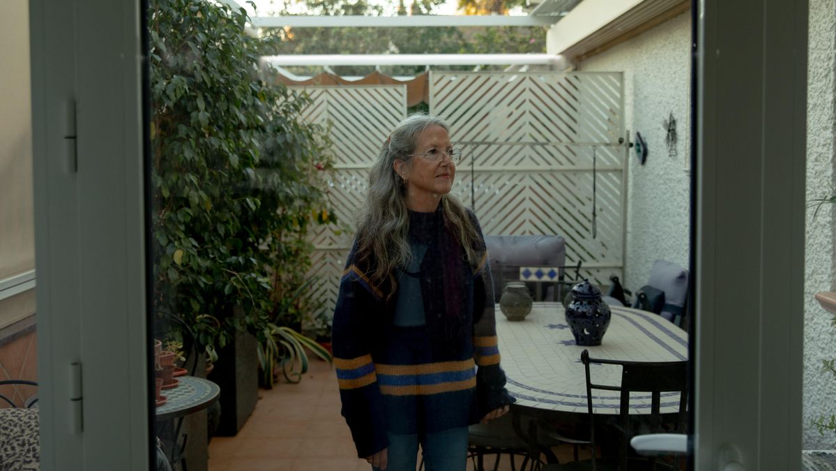 Cristine Hernández, hija del exiliado Arturo Hernández, nació en Bou Arfa, Marruecos, junto al campo de concentración. Vivió sus primeros años en Uchda. Se mudó a Annecy, en Francia, en los 70, y allí hizo su vida hasta que vino a vivir a España en 2023.