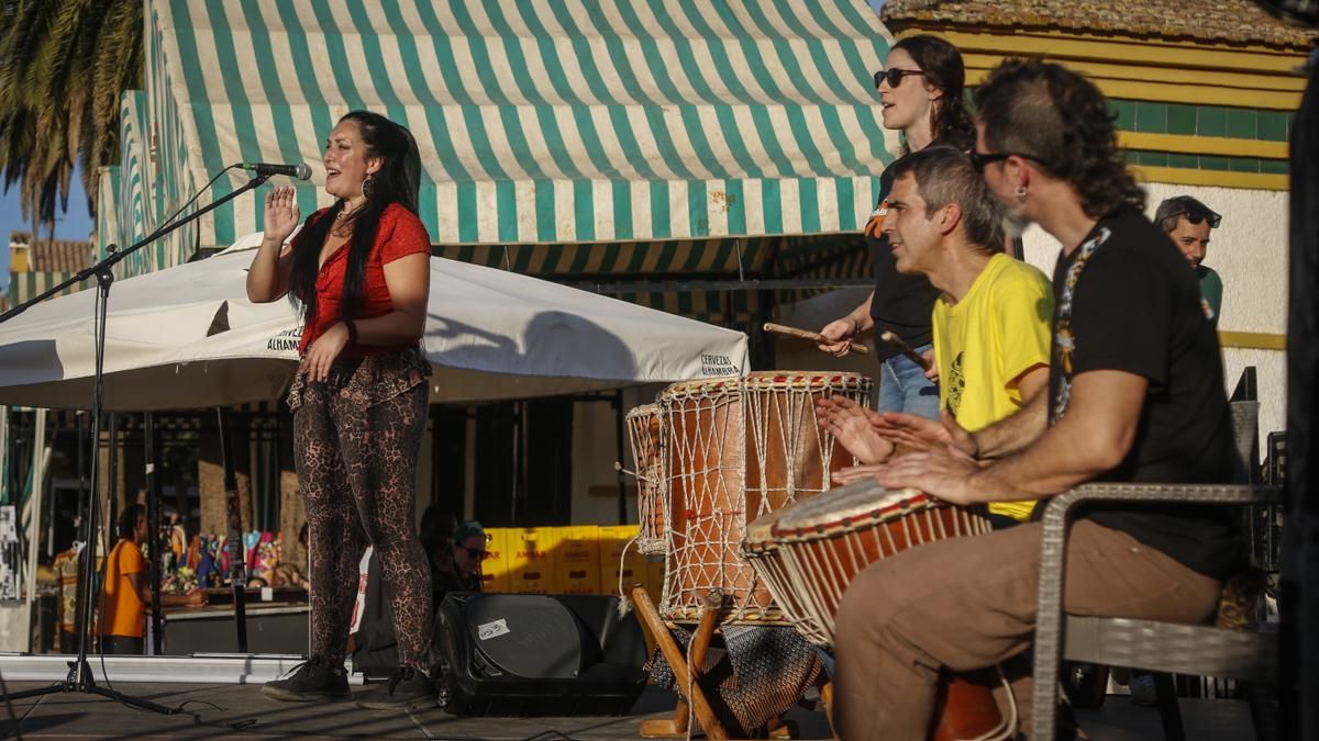 X Noche Negra Córdoba exhibición de percusión y danza africana y taller de danza de camerún