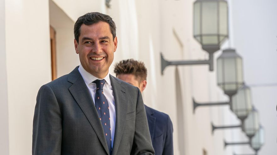 Archivo - El presidente de la Junta, Juanma Moreno, en el Parlamento en una foto de archivo