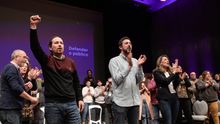 Pablo Iglesias, junto al candidato gallego Antón Gómez-Reino y la ministra de Trabajo, Yolanda Díaz, en un acto de la campaña de las últimas generales.