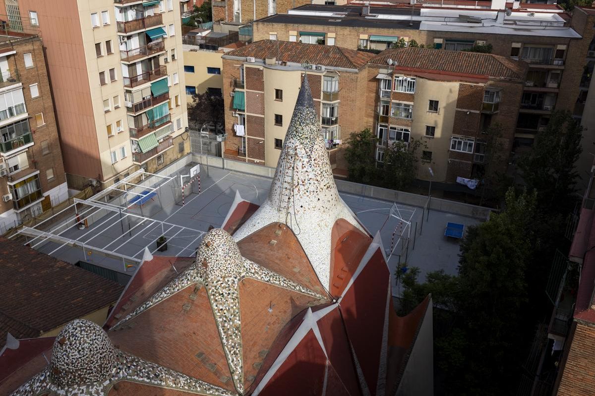 Las cúpulas de la iglesia, inspiradas en la Sagrada Familia