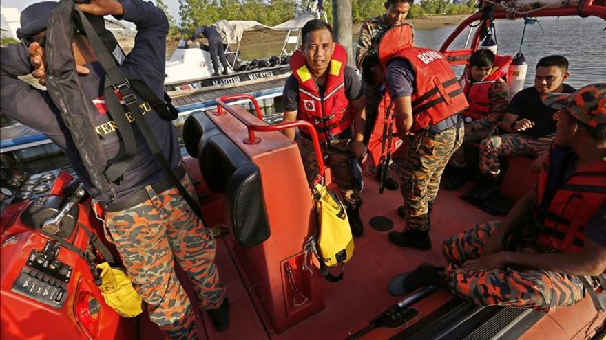 Al menos 5 muertos al naufragar un barco con inmigrantes en Malasia