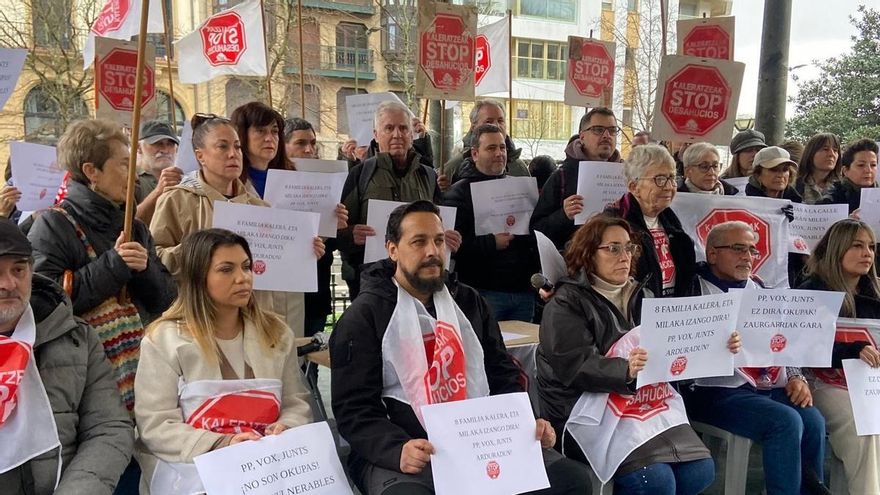 Stop Desahucios celebra el aplazamiento de un desahucio en Irún y confía en que la familia compre la vivienda a Kutxabank