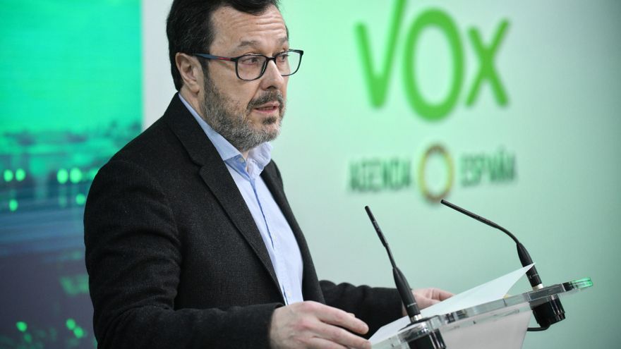 El nuevo portavoz de VOX, José Antonio Fúster, durante una rueda de prensa posterior a la reunión del Comité de Acción Política de Vox.