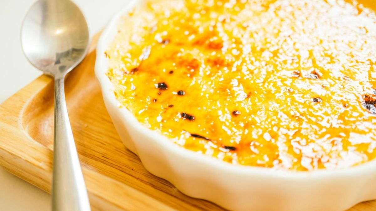 Puedes quemar la crema catalana con una cuchara