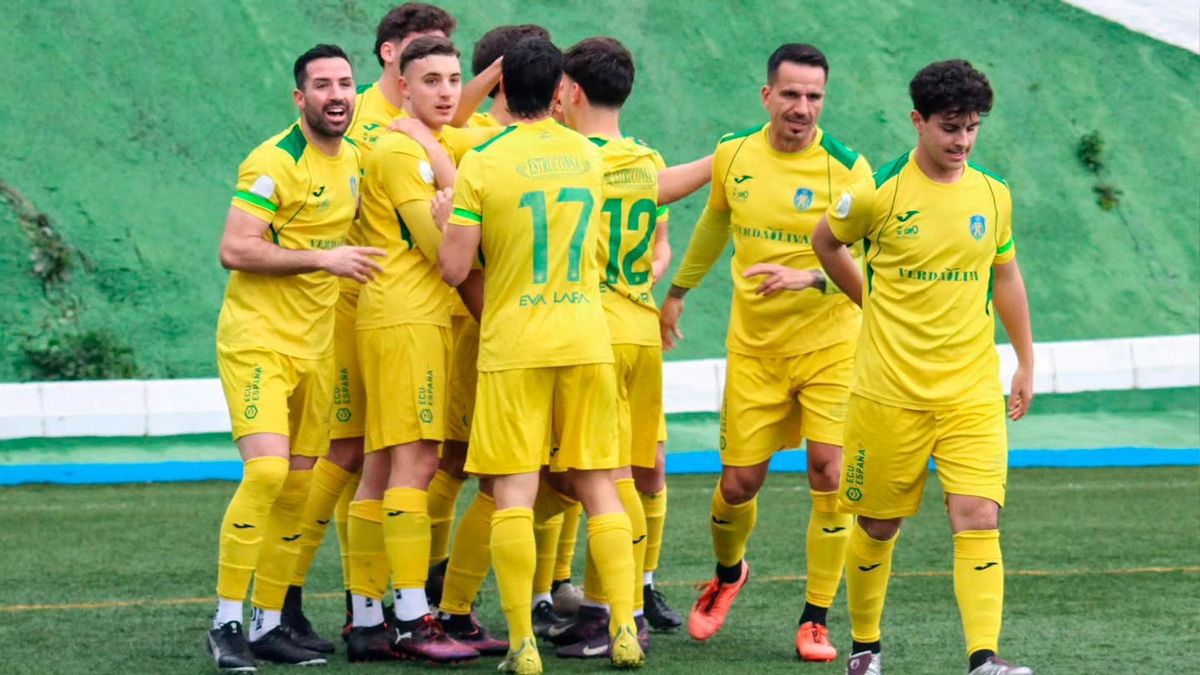 Jugadores del Montilla celebran un gol