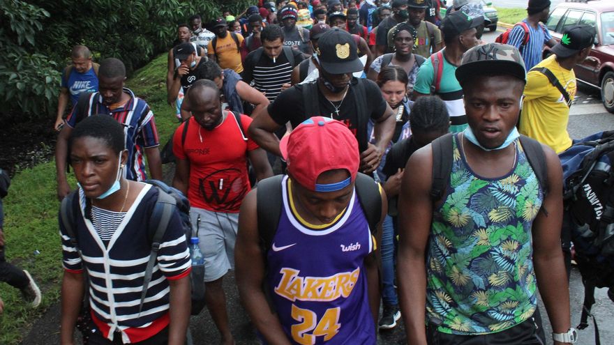 Una tercera caravana migrante parte desde el sur de México