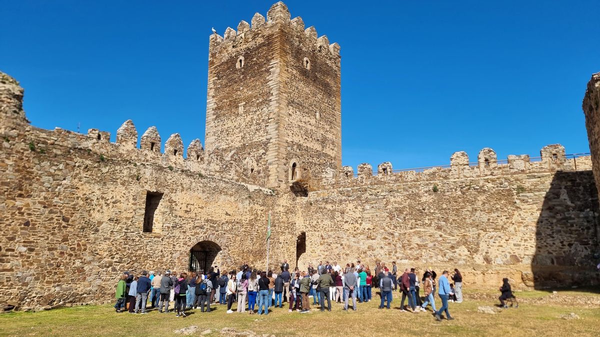 Ya se puede visitar la torre del castillo de Laguna de Negrillos: abre con museo y mirador al Páramo
