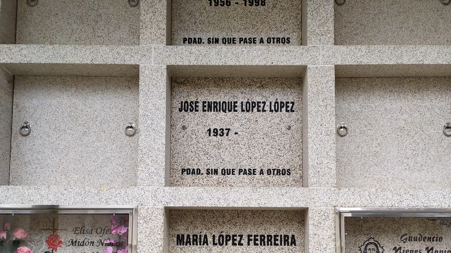 Los gallegos adelantan la visita al cementerio por Difuntos: "¡Cómo no vamos a venir antes, si nunca sabes si puedes salir o no!"