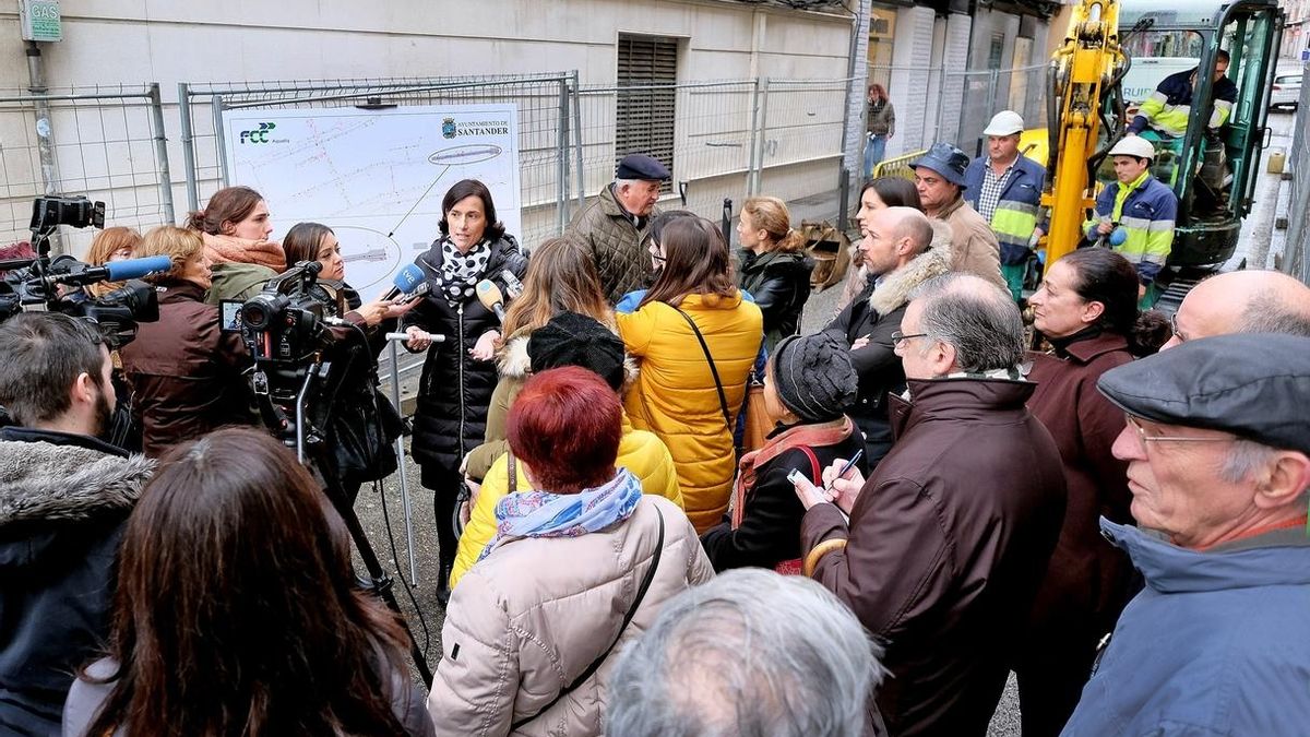 La alcaldesa ha visitado la zona en el inicio de las obras.