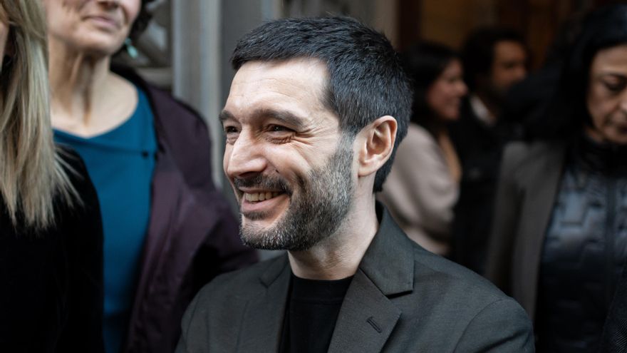 Archivo - El ministro de Derechos Sociales, Consumo y Agenda 2030, Pablo Bustinduy, a su llegada a un acto de CERMI para abordar la reforma del artículo 49 de la Constitución, en el Ateneo de Madrid, a 17 de enero de 2024, en Madrid (España). El acto está