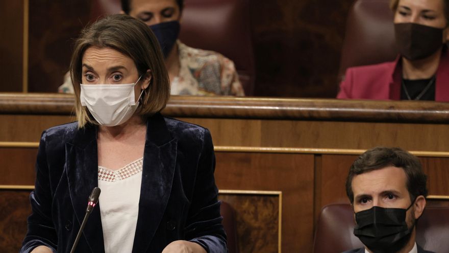 La portavoz del Grupo Parlamentario Popular en el Congreso, Cuca Gamarra, interviene en una sesión de control al Gobierno