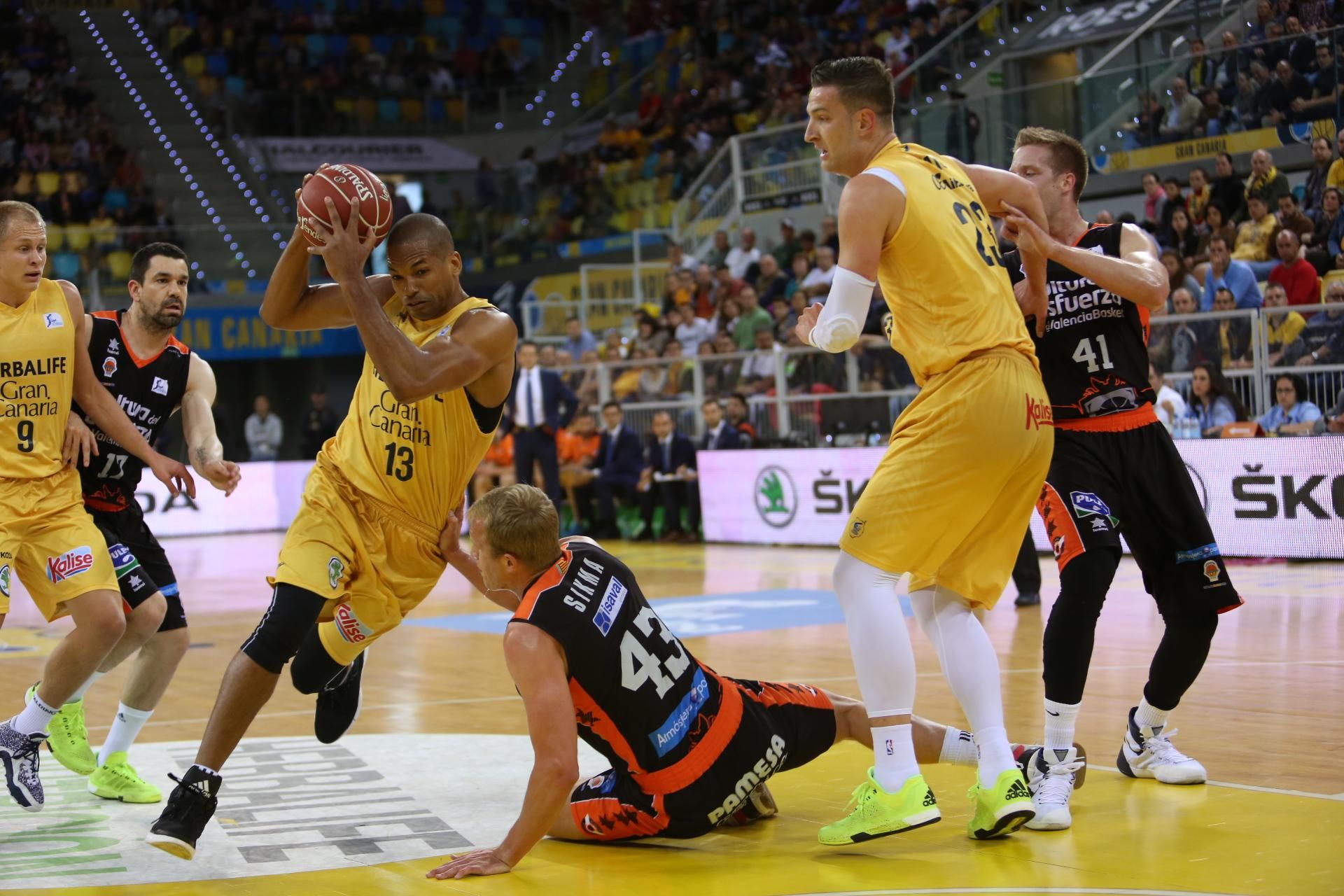 Imágenes del partido disputado entre el Herbalife Gran Canaria y el Valencia Basket. (Alejandro Ramos).