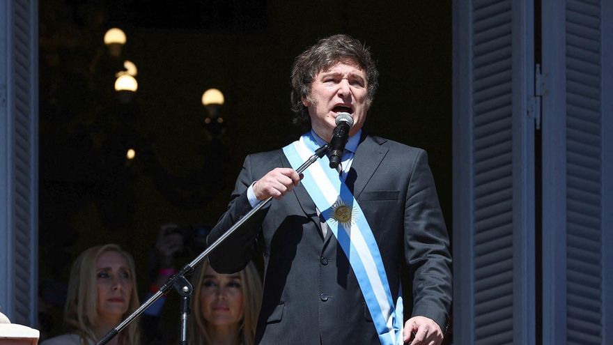 Milei ya firmó el decreto para bajar de 18 a 9 los ministerios: qué dice