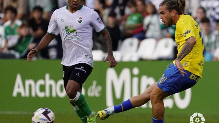 La UD Las Palmas no puede con la barrera del Racing