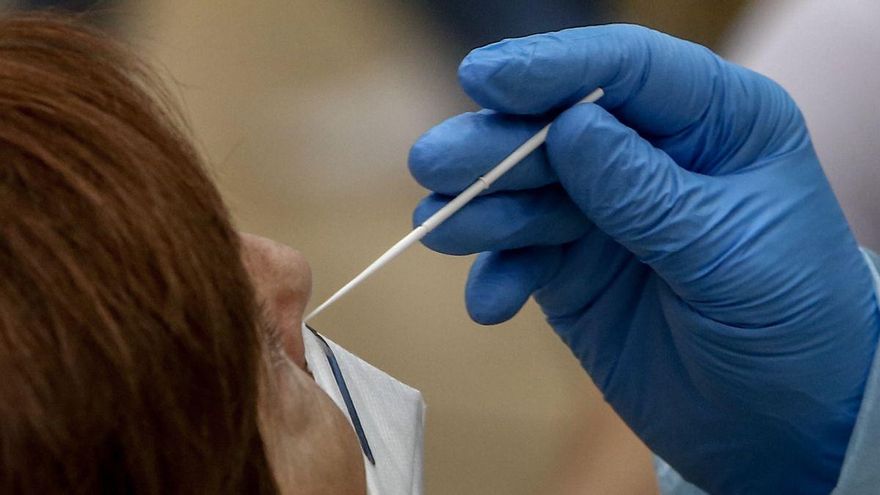 Médicos gallegos alertan sobre los planes de la Xunta ante la saturación de la atención primaria en la sexta ola