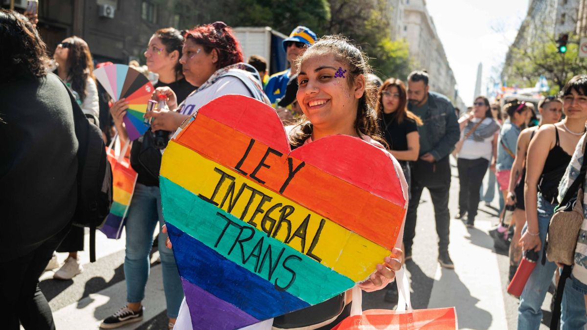 Mientras el gobierno nacional avanza con decretos y discursos contra los derechos adquiridos, los equipos médicos sostienen, desde sus prácticas diarias, el espíritu de la Ley de Identidad de Género