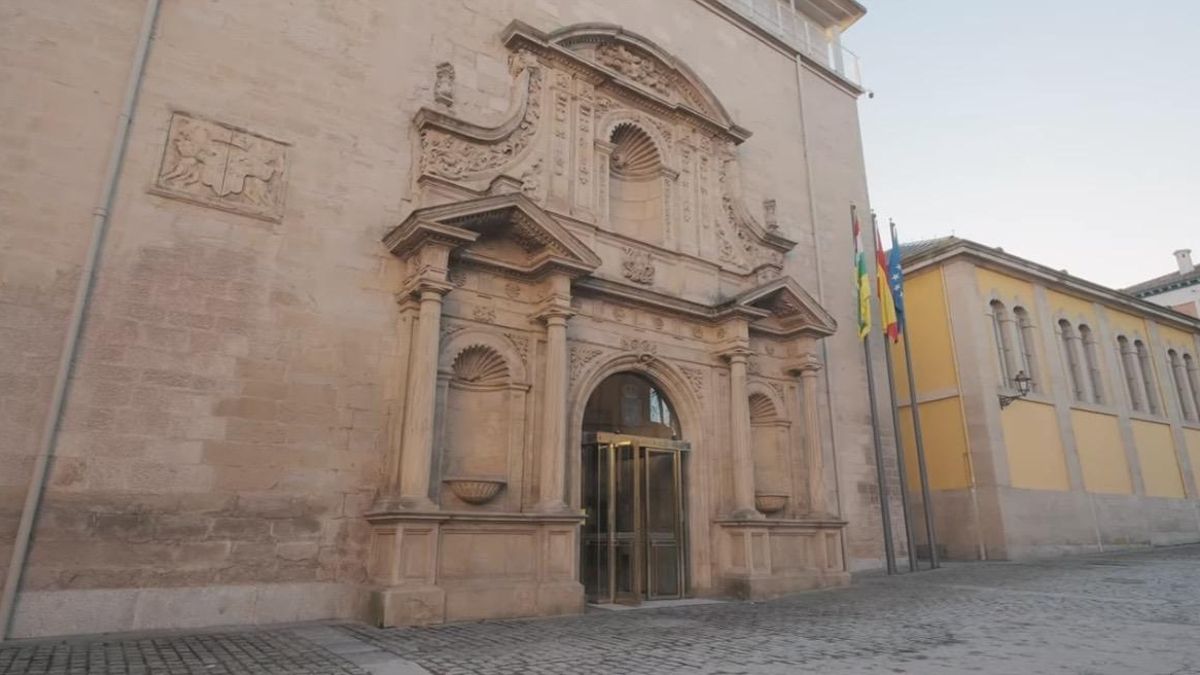 El Parlamento que los jóvenes riojanos ven, pero no conocen