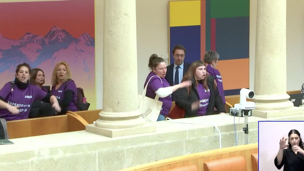 'Gobierno y patronal, cómplices del mal": expulsan del pleno del Parlamento de La Rioja a las trabajadoras de residencias de mayores